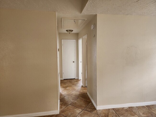 Building Photo - 715 Beechbend Dr