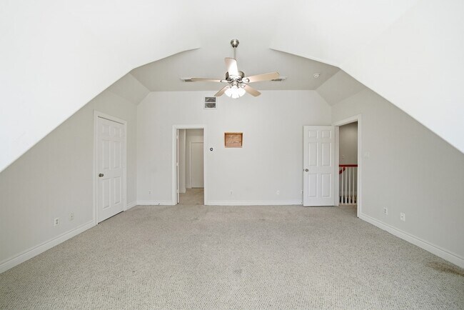 Building Photo - 3243 N Pemberton Cir Dr