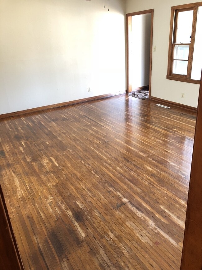 Building Photo - 1819 S Roanoke Dr