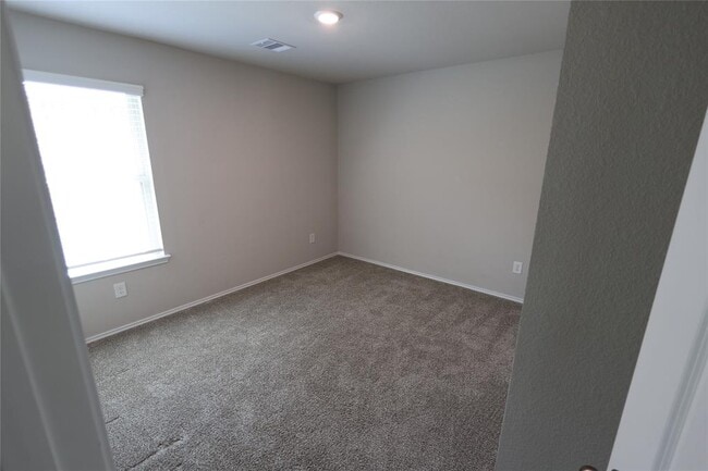 Building Photo - 2315 Otter Falls Dr