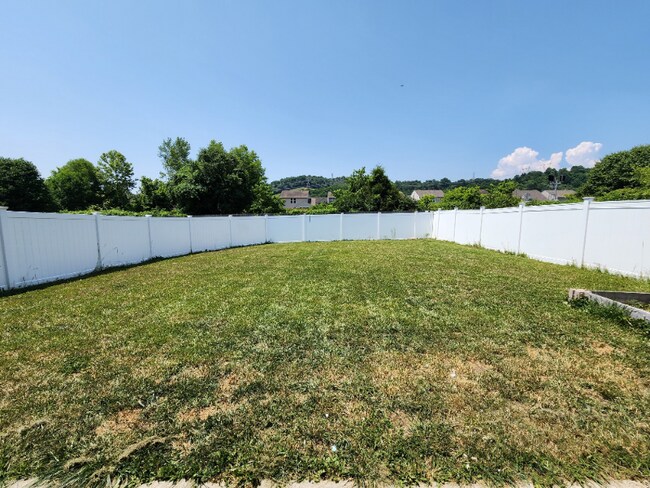 Building Photo - 2041 Leeds Ln