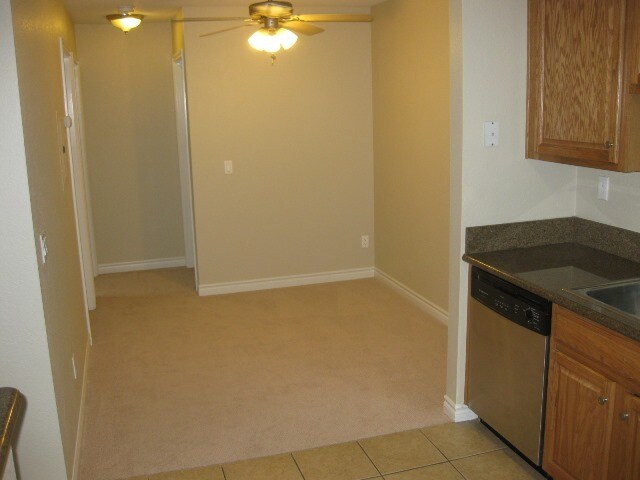 Building Photo - 1845 Bayview Heights Dr