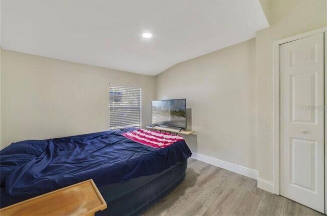 Building Photo - 222 N Orlando Ave