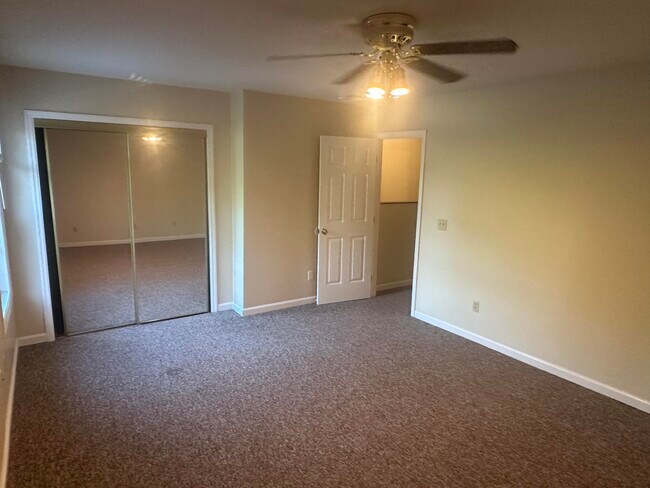 Building Photo - 2005 River Ridge Rd