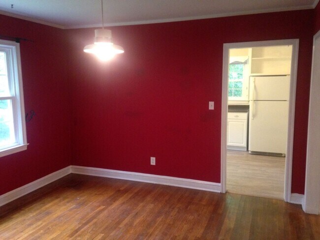 Building Photo - 3BR Normaltown Charmer