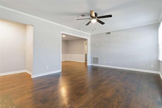 Building Photo - 46 Le Parc Fontaine