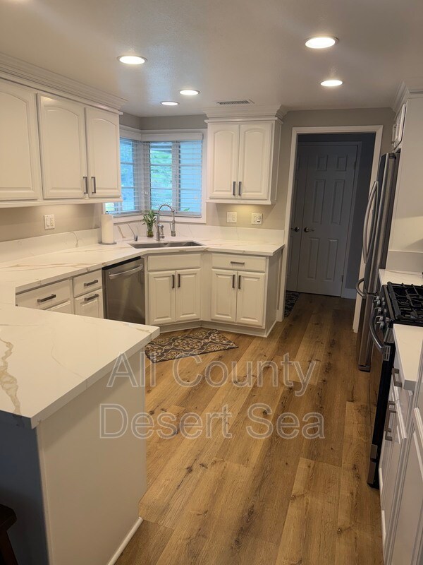 Building Photo - 17080 Buttonwood St