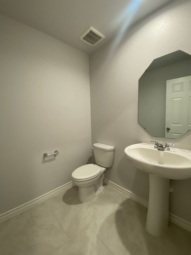 Building Photo - NEWER 4 BDRM HOME IN FLOUR BLUFF ISD!