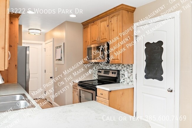 Building Photo - Beautiful Parkside Home in Herriman