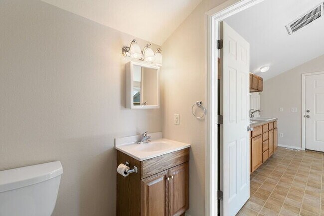 Building Photo - Studio. $810 Rent includes utilities. Oct ...