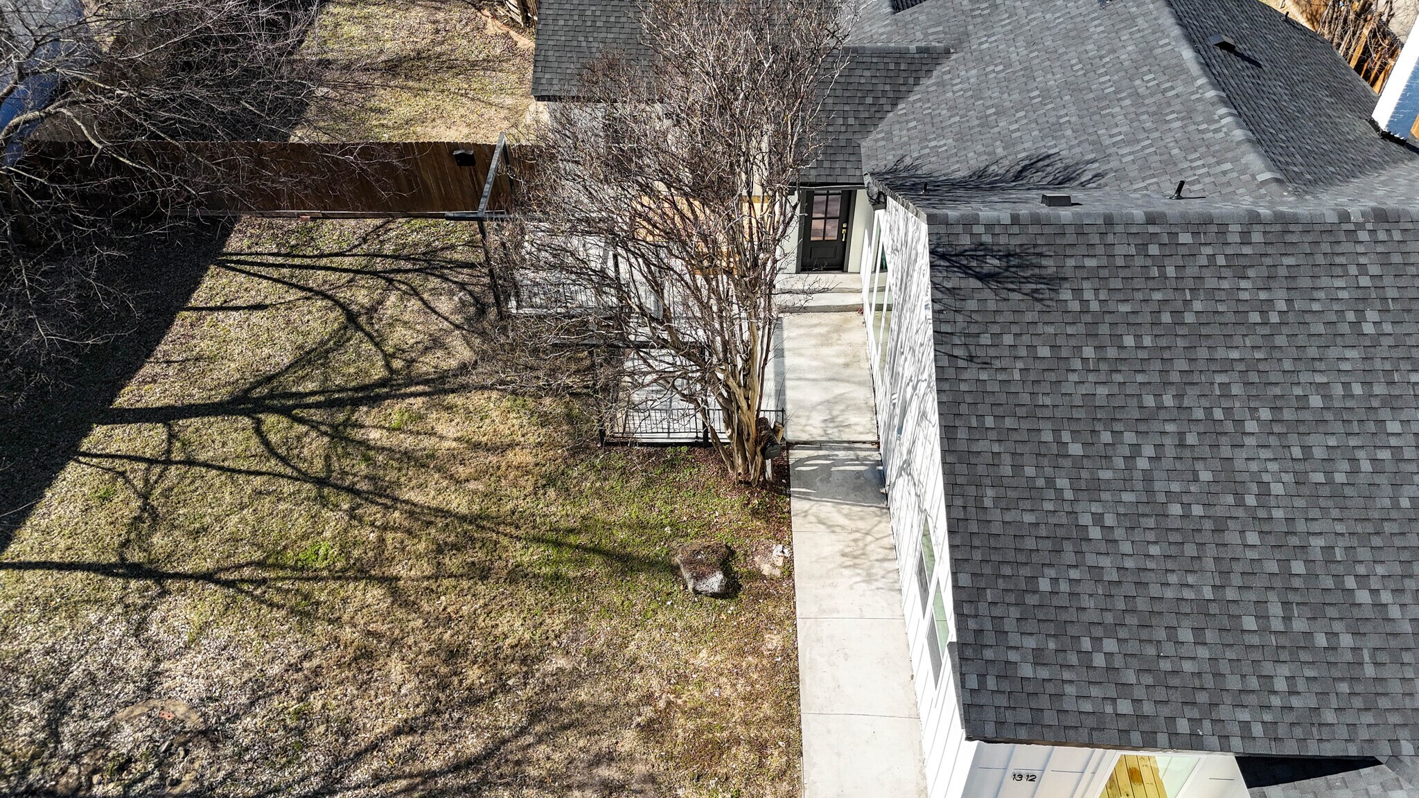 Building Photo - 1312 S Travis St