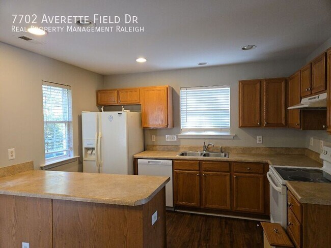Building Photo - 7702 Averette Field Dr