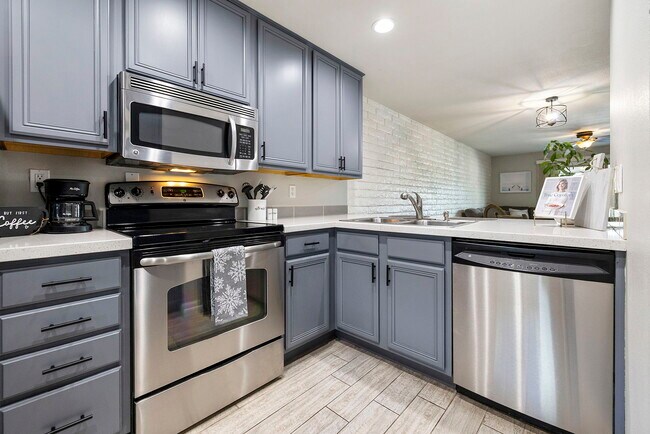 Primary Photo - 4354 N 82nd St