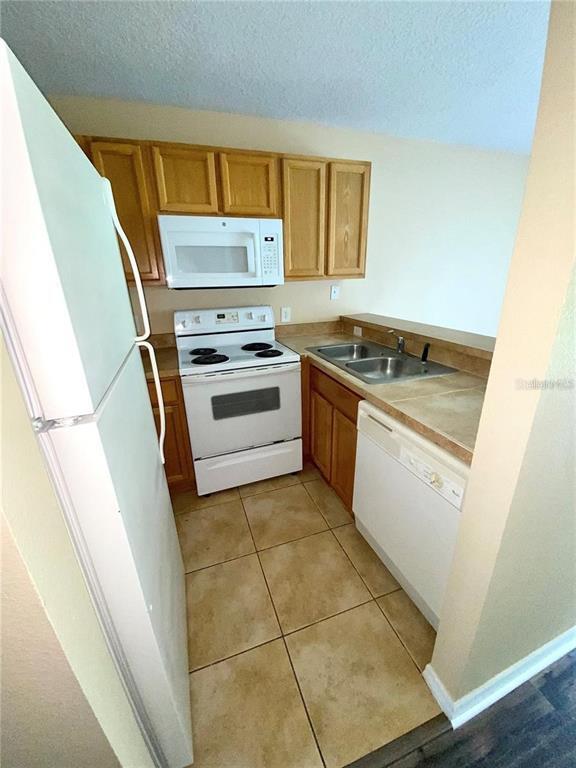 Building Photo - 243 Royal Palm Dr