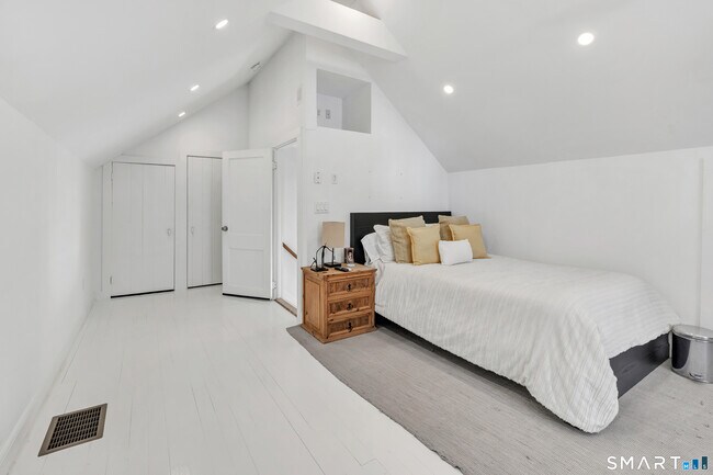 Building Photo - 70 Cranbury Rd