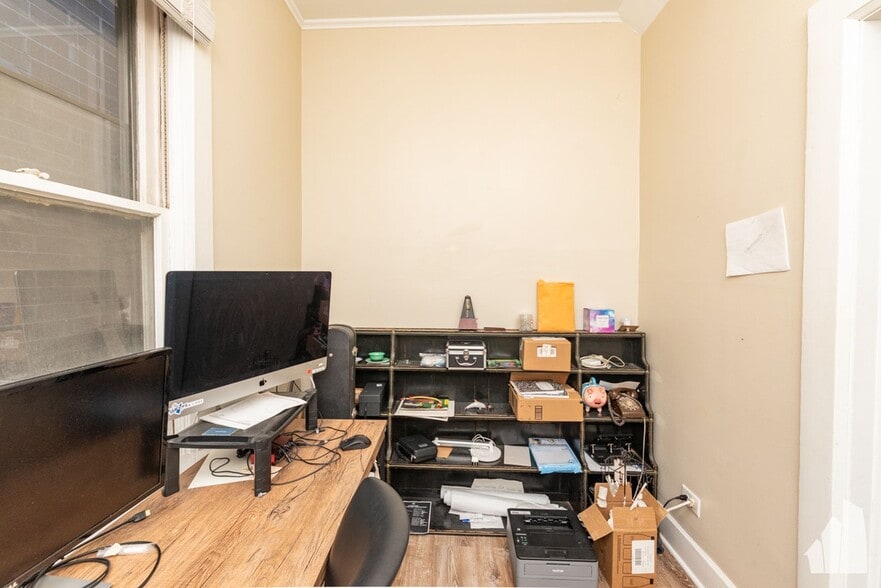 Building Photo - 1431 W Belmont Ave