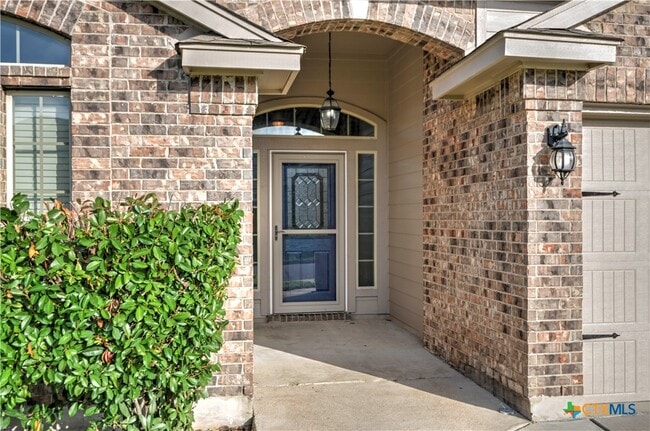 Building Photo - 5726 Stonehaven Dr