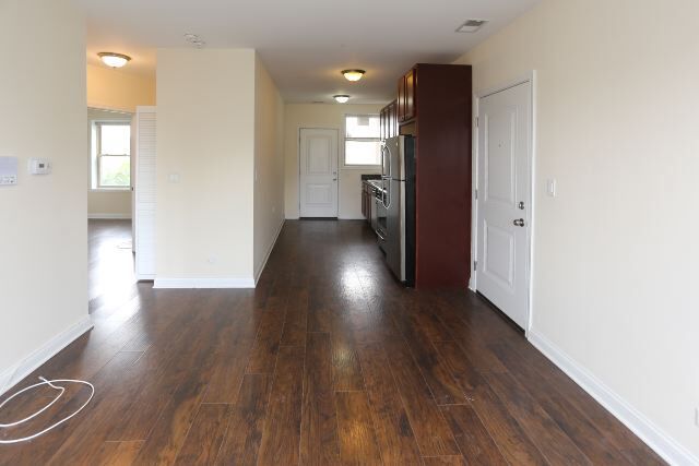 Building Photo - 4731 W Cornelia Ave