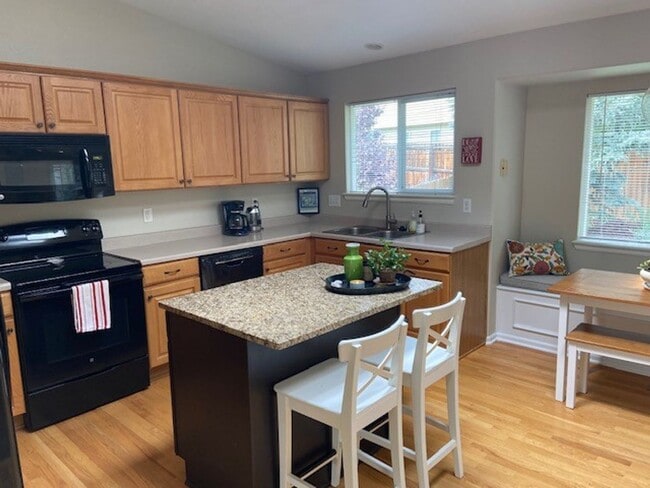Building Photo - Charming 3 Bedroom and 3 Bath In Rock Creek!