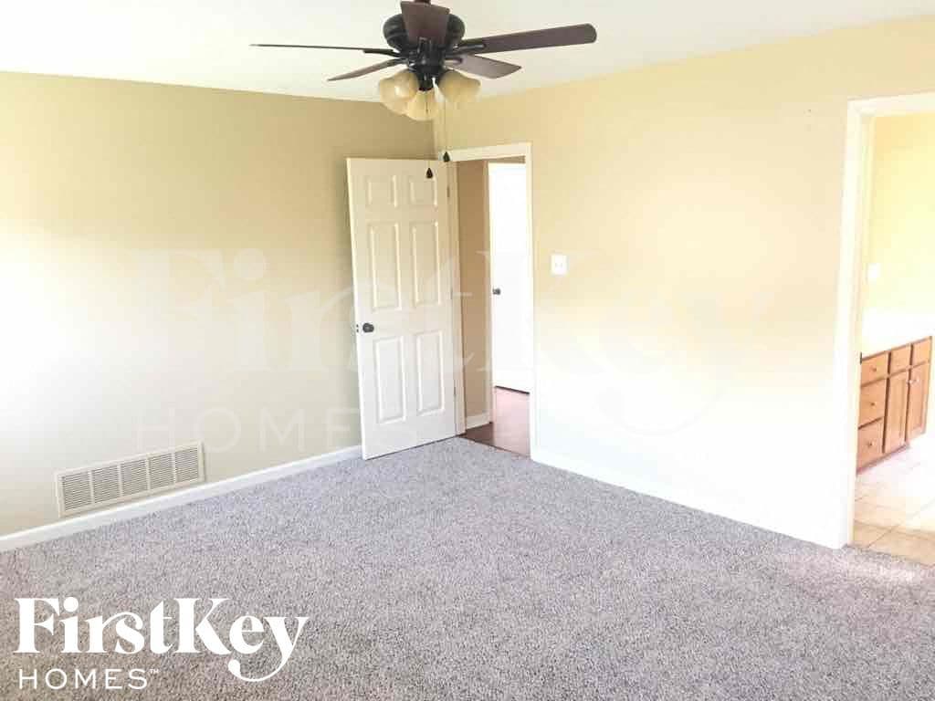 Building Photo - 6706 Einat Cove