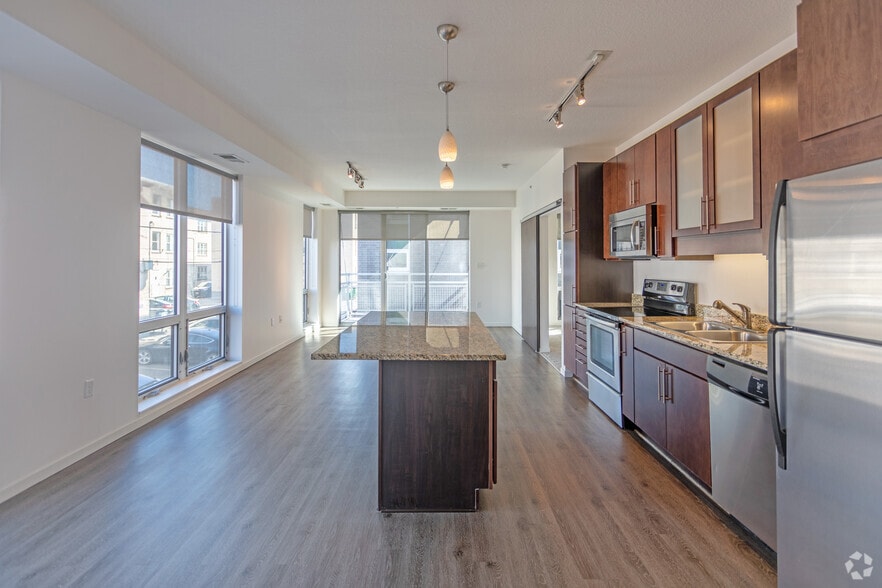 1BR,1BA - 835SF - 1800 Lake Apartments