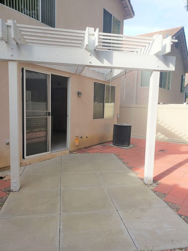 Building Photo - ***COMING SOON***SPACIOUS 4 BEDROOM | 3 BA...