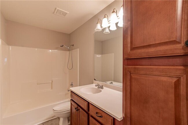 Building Photo - 705 Oxford Crest Ct NW
