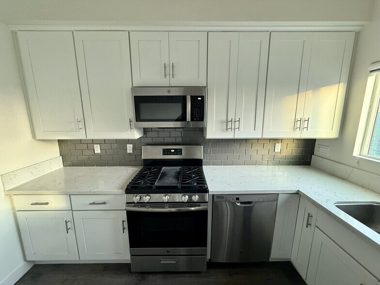 Kitchen - 3722 Florida St