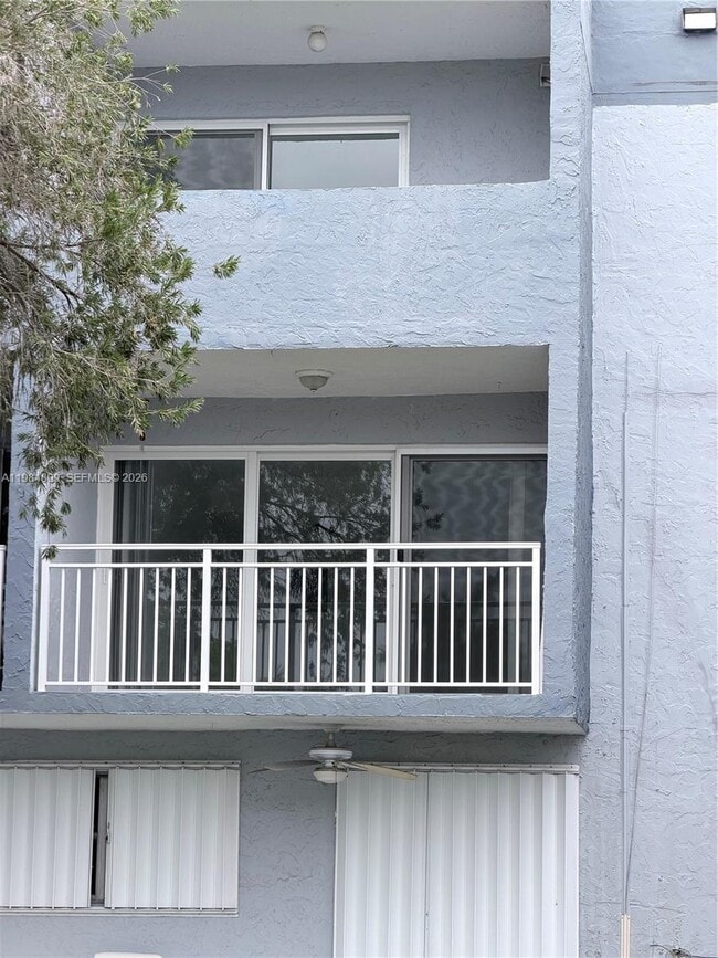 Building Photo - 9365 Fontainebleau Blvd