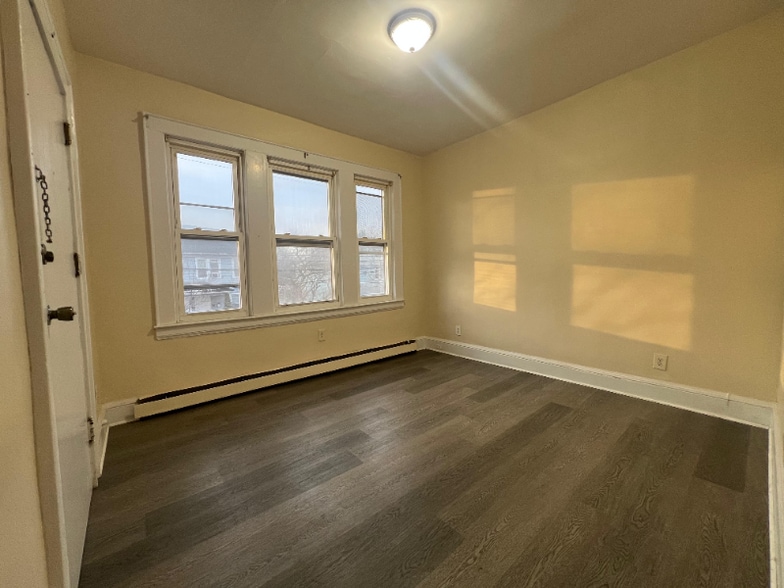 Building Photo - 646 Maple Ave