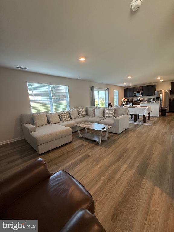 Building Photo - 115 Grasmere St