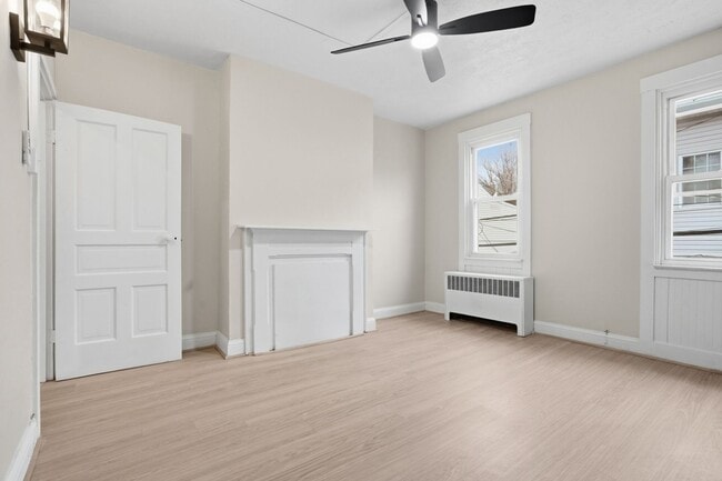 Building Photo - **Private Bloomfield 2BR Retreat – Walk to Liberty Ave, Steps from It All (15224)**