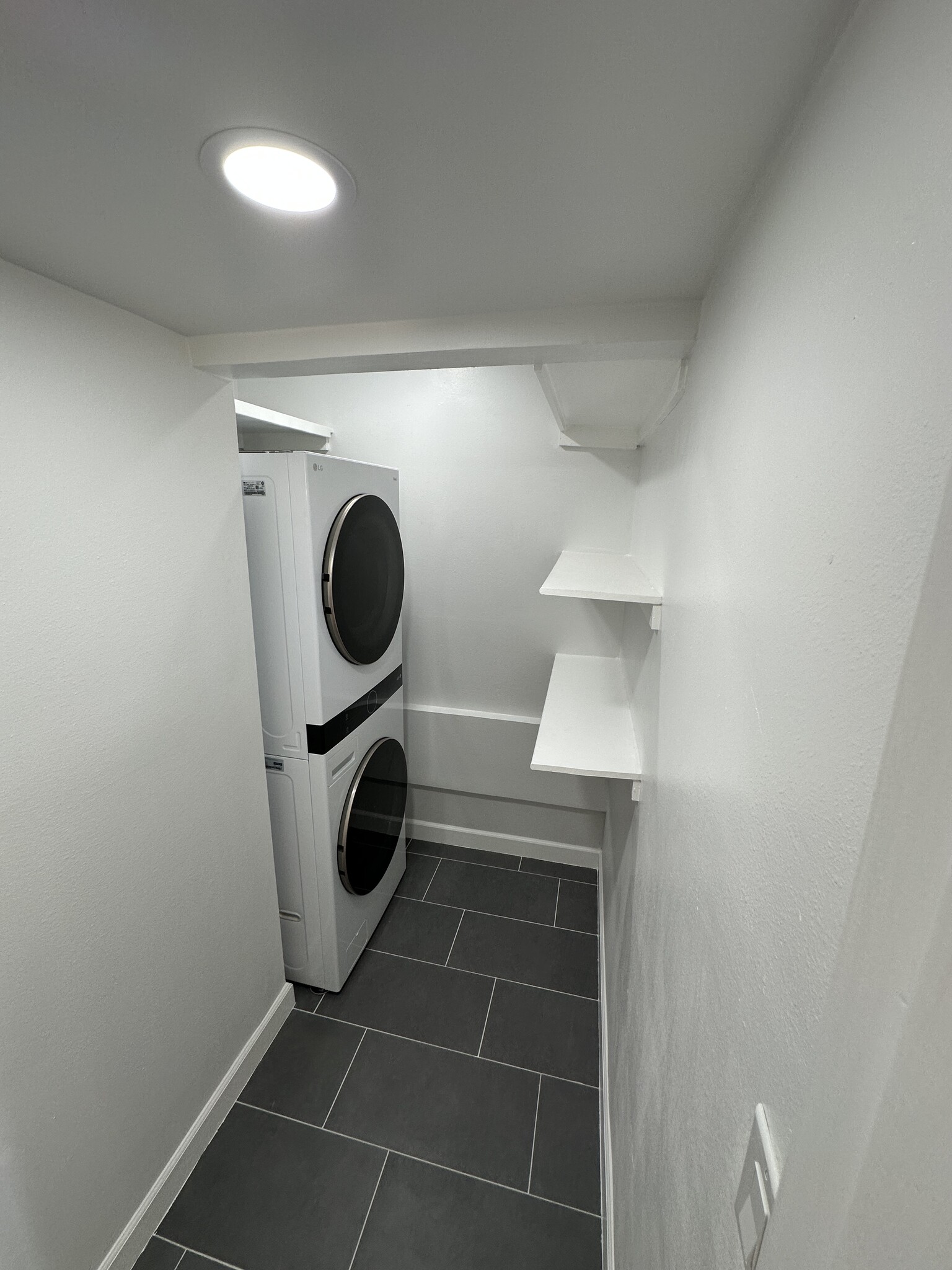 Laundry room/pantry - 4800 N Stanton St