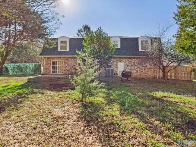 Building Photo - 2521 Lancelot Dr SE