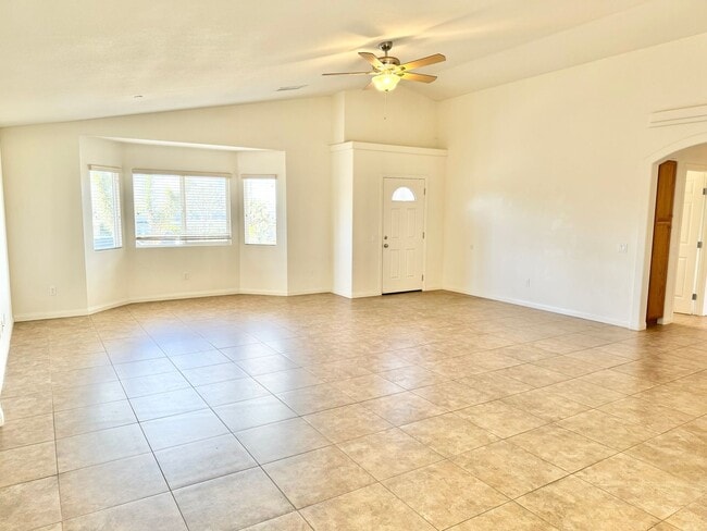 Building Photo - Huge 3 bed 2 bath Home In Storey Park Neig...