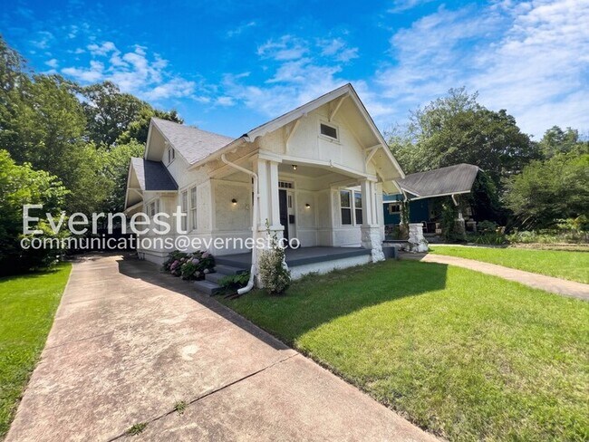 Building Photo - 2 Bed/1 Bath Home with Fenced Yard / Available Now!