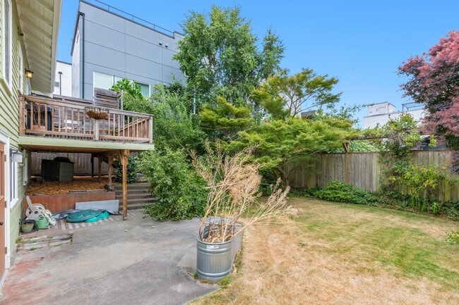 Building Photo - 5Bd/2Ba Seattle Home