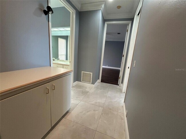 Building Photo - 6719 Fairway Cove Dr