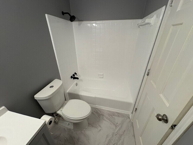 Building Photo - Spacious 4BR House in Lithonia