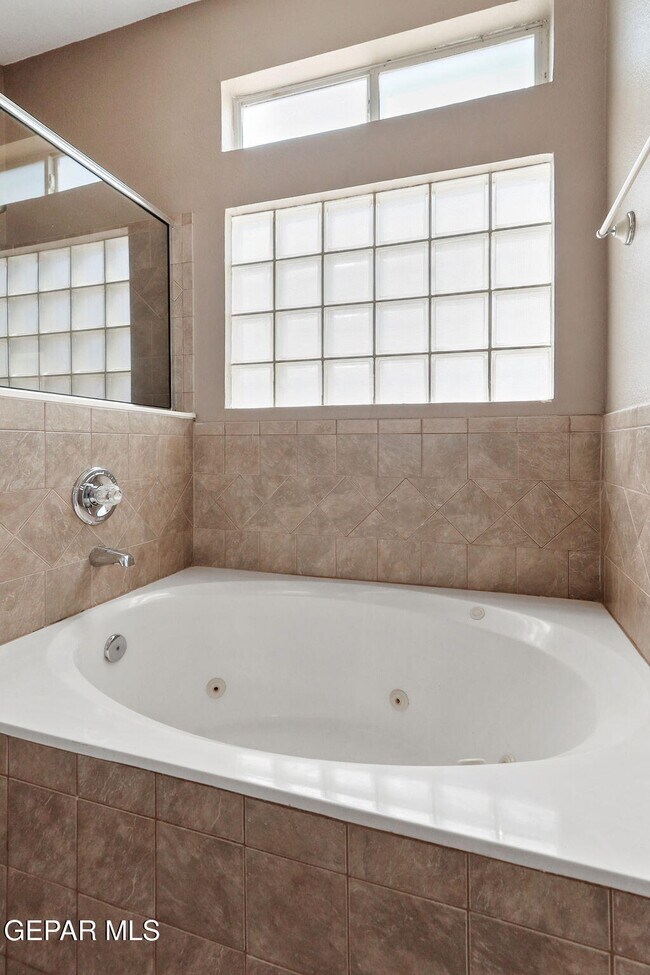 Building Photo - 2029 Sun Chariot St