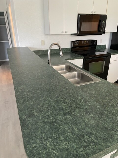 Kitchen Counter - 1071 Nomad Rd