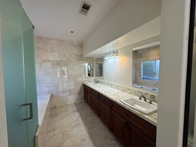 Building Photo - 3450 Rancho Diego Cir