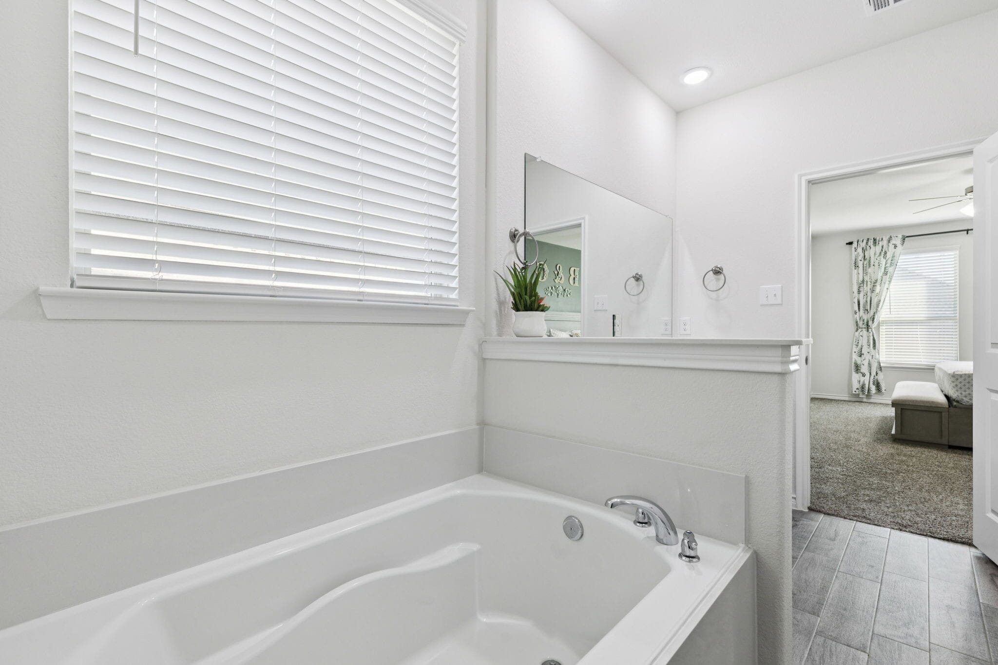 Building Photo - 11112 Canyon Oak St