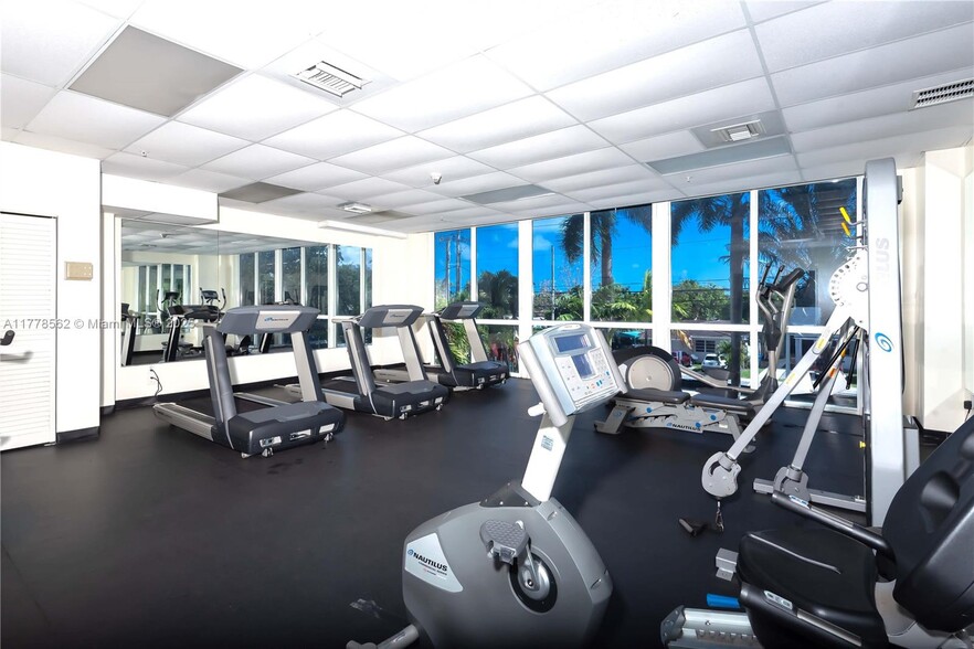 Building Photo - 3500 Coral Way