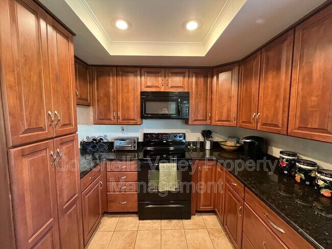 Building Photo - 643 N Vía Acapulco