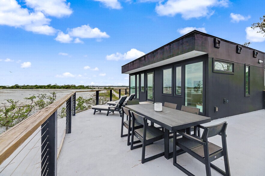 Rooftop Patio - 2179 Sol Legare Rd