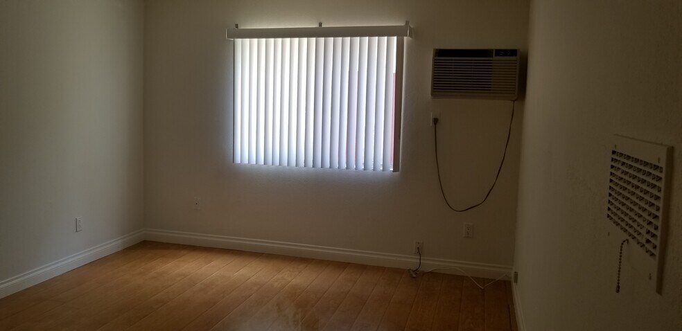 Building Photo - 18530 Hatteras St