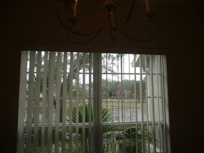 Building Photo - 808 Challis Point