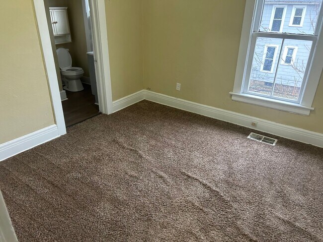 Building Photo - 409 Eastern Ave