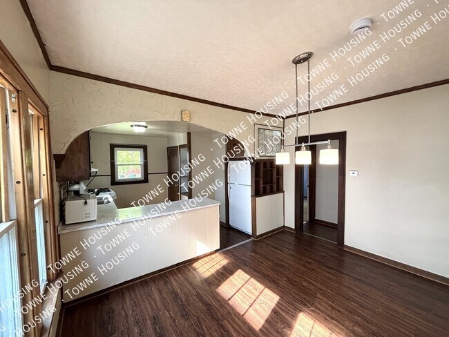 Building Photo - 2418 Whitney Ave